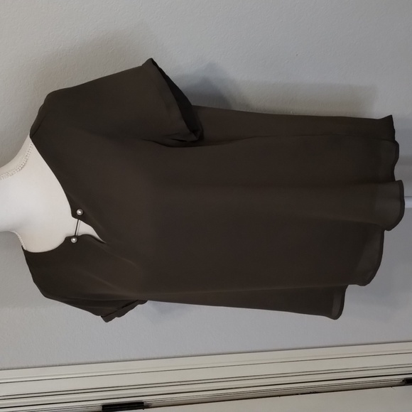 Apt. 9 Army Green Blouse Size Medium Pearl Neck Detail Short Sleeve - Picture 2 of 11